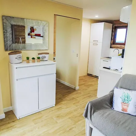 בית נופש Holiday Home Chalet Simple By Interhome *